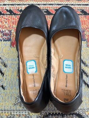 Time and Tru Black Wide-Width Memory Foam Ballet Flats